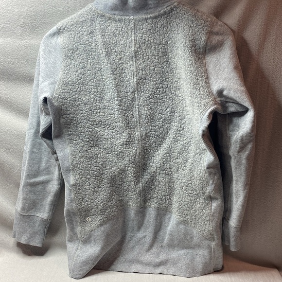 Lululemon Stand Out Sherpa gray full zip wool jacket size 6 - Picture 3 of 3